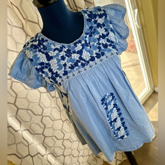 EUC J. Marie Blue Floral Embroidered Flutter Sleeve Peasant Top - Picture 6 of 15